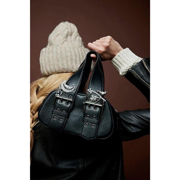 Free People SAY YES BAG 100% Leather Buckle Oval Handbag Bag in Black NWOT - Picture 2 of 8